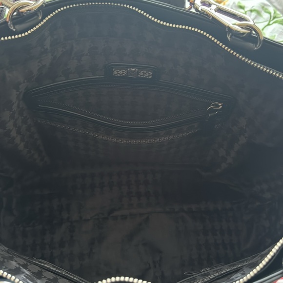 Karl Lagerfeld Paris Zipper Pink/Purple Ombré Tote With Keychain - Picture 8 of 16